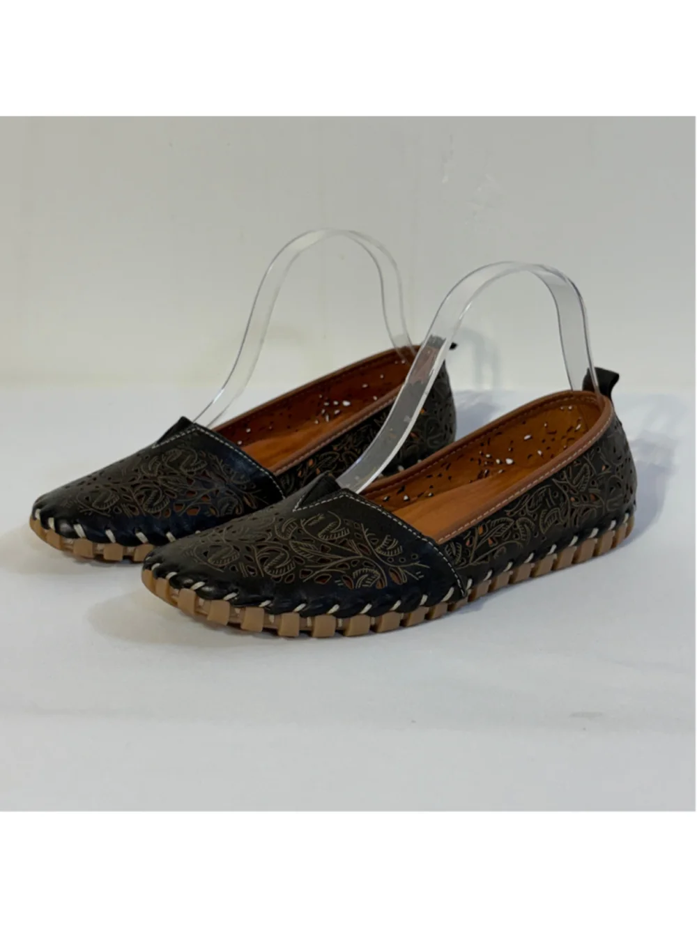 Everly Black Floral Laser Cutout Flats Women’s EU 38 Leather Removable Liner